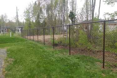 Installation de clôture en broche galvanisée sur la Rive-Nord