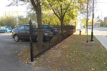 Installation de clôture en fer forgé sur la Rive-Nord