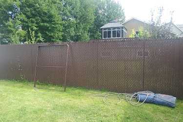 Installation de clôture Frost intime pour plus de discrétion