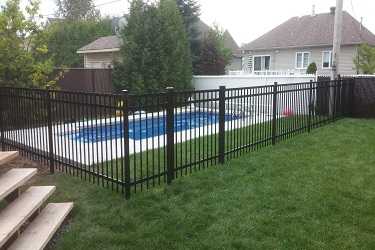 Clôture ornementale en aluminium noire pour sécurité de piscine