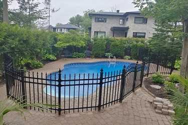 Clôture ornementale en aluminium noire pour résidentiel