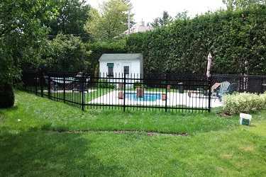 Clôture de sécurité pour piscine creusée sur la Rive-Nord