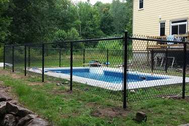 Clôture protectrice pour piscine résidentielle sur la Rive-Nord