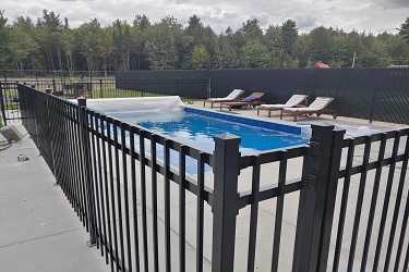 Clôture de sécurité pour piscine creusée haut de gamme