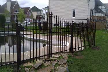 Installation de clôture ornementale pour piscine sur la Rive-Nord