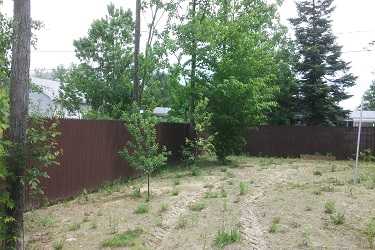 Installation de lattes de polyéthylène pour plus d'intimité